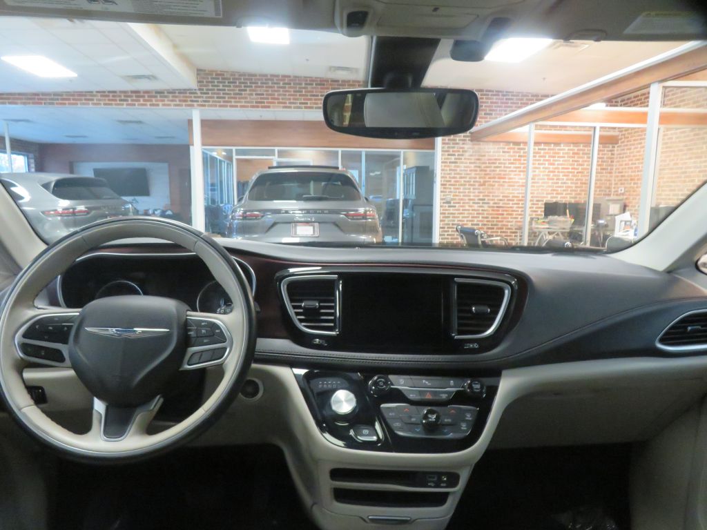 Photo 56 of this CHRYSLER PACIFICA