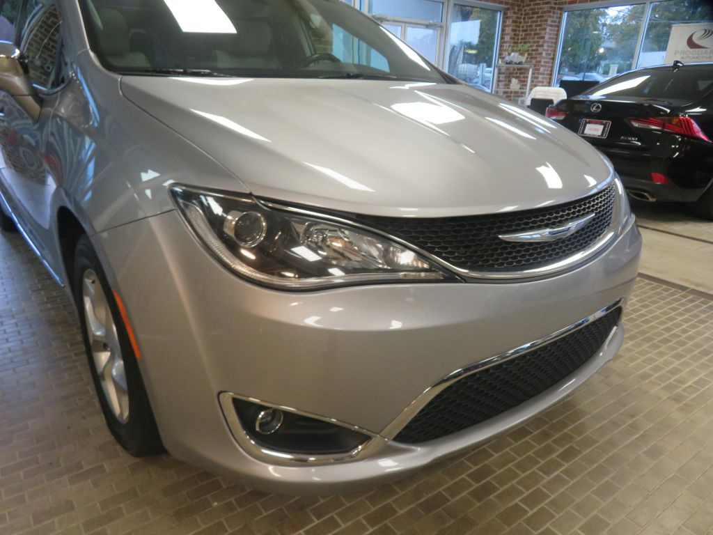 Photo 65 of this CHRYSLER PACIFICA