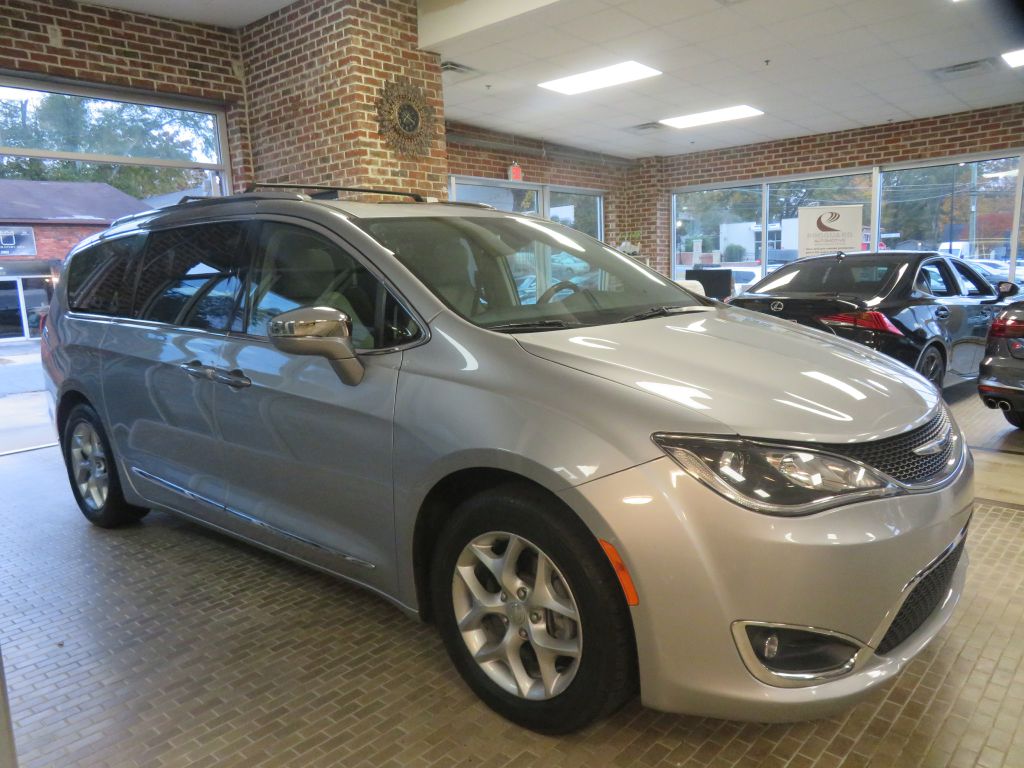 Photo 66 of this CHRYSLER PACIFICA