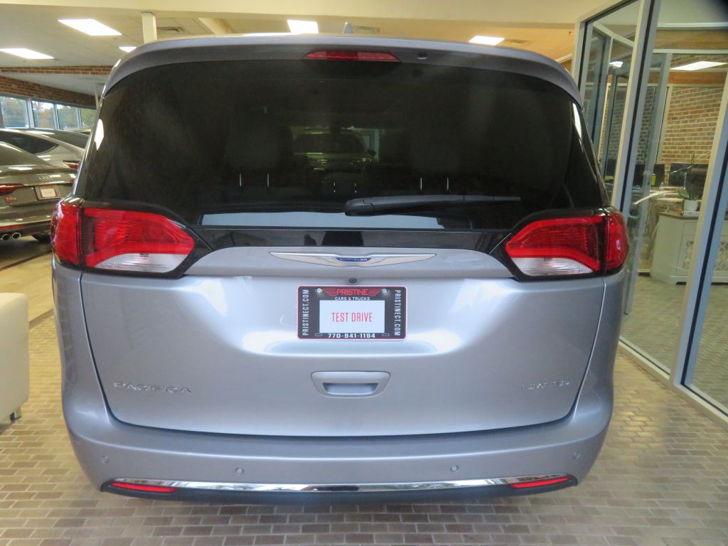 Photo 68 of this CHRYSLER PACIFICA