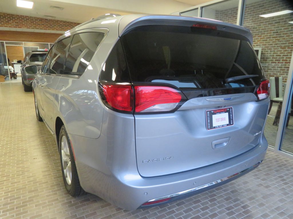 Photo 75 of this CHRYSLER PACIFICA