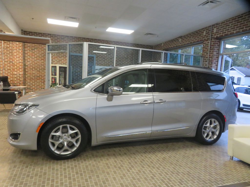 Photo 76 of this CHRYSLER PACIFICA