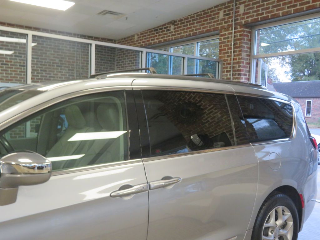 Photo 77 of this CHRYSLER PACIFICA