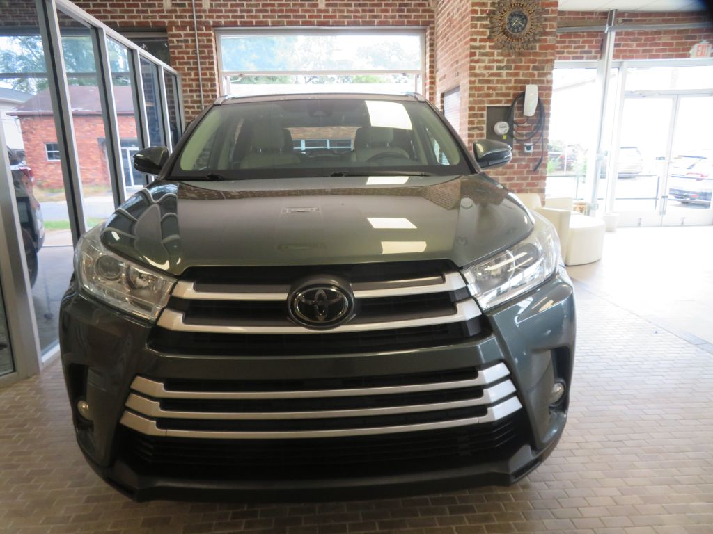 Photo 2 of this TOYOTA HIGHLANDER