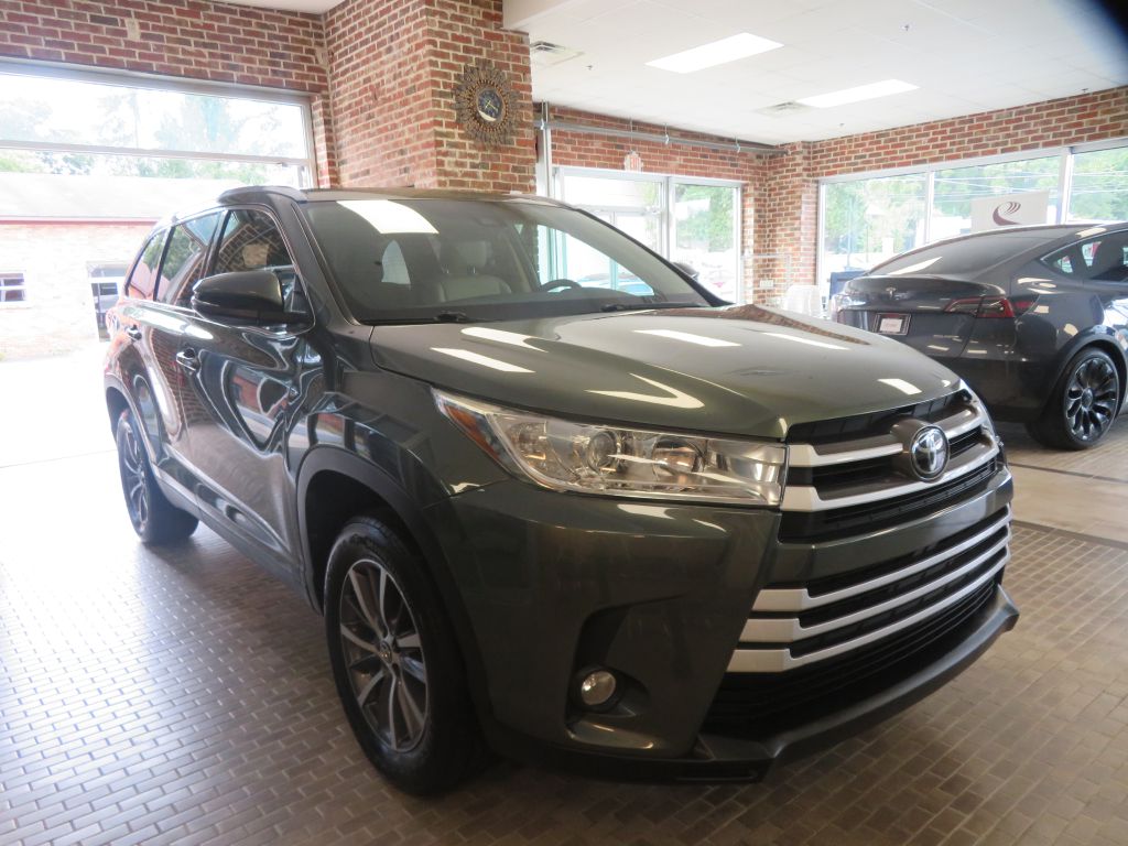 Photo 3 of this TOYOTA HIGHLANDER