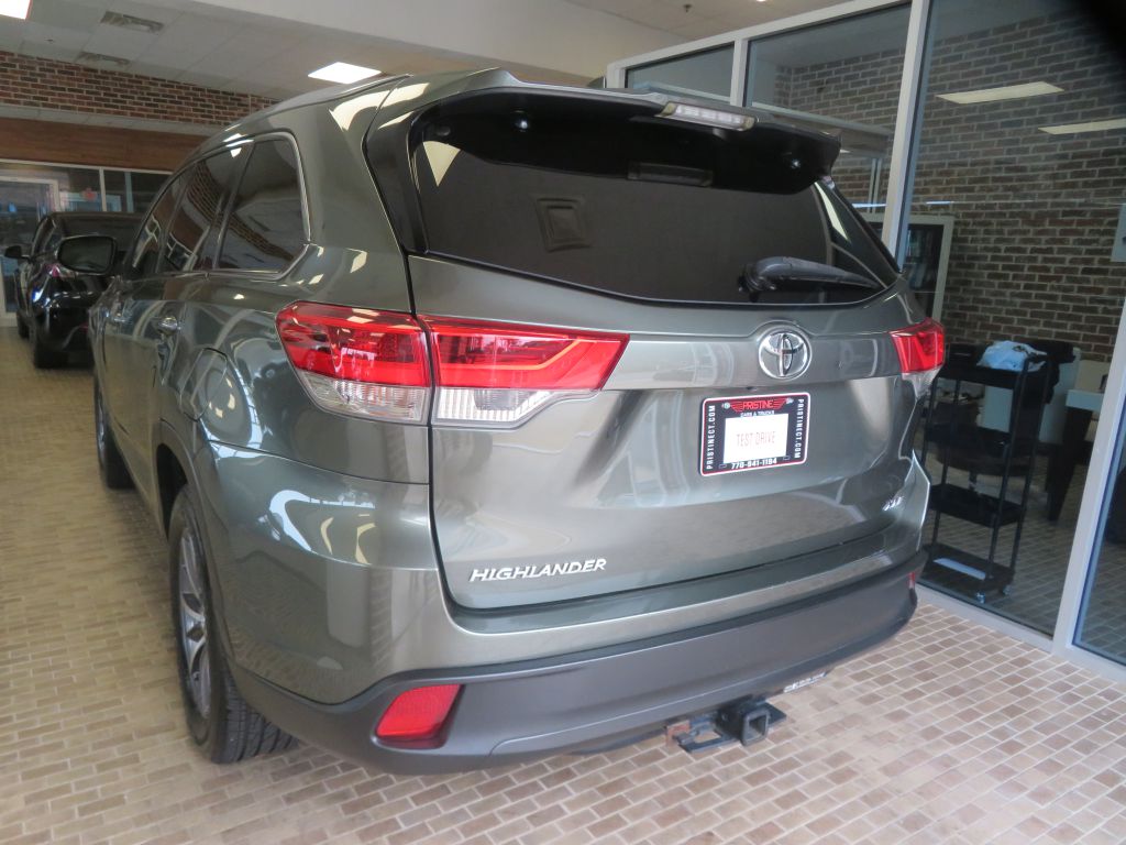 Photo 6 of this TOYOTA HIGHLANDER