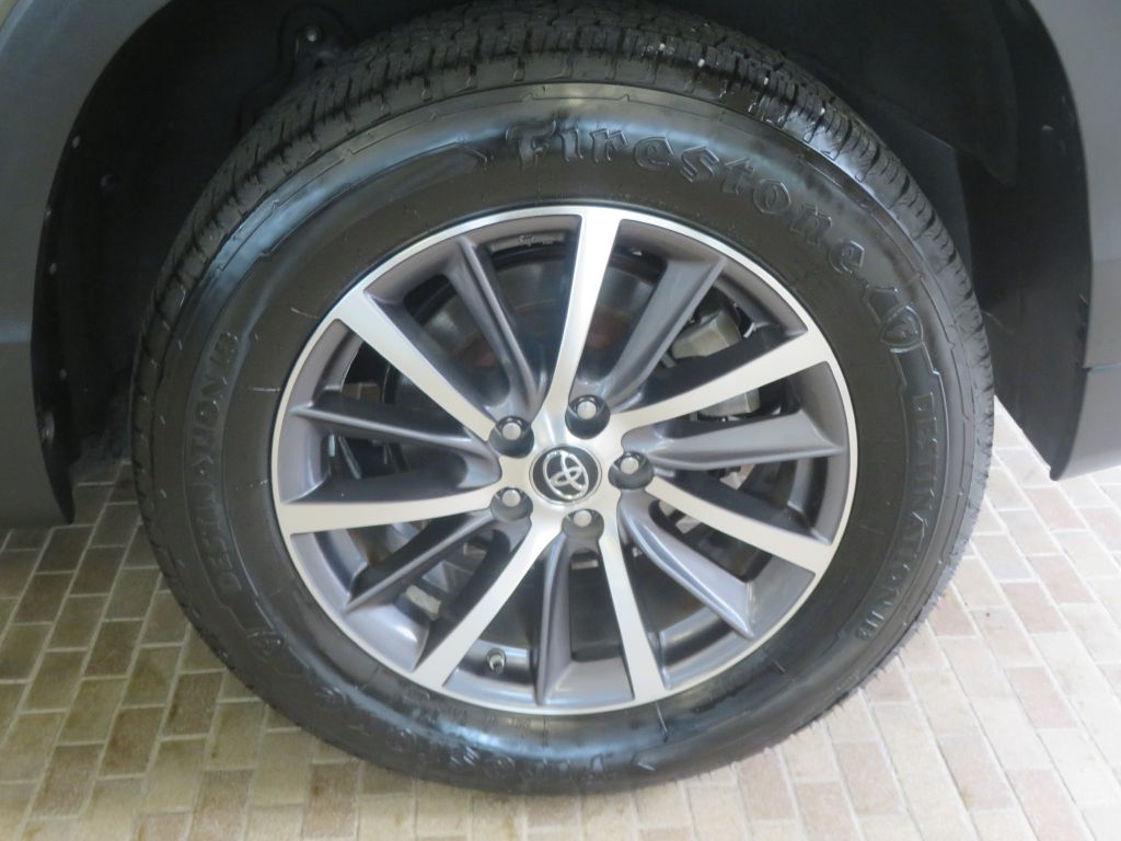Photo 8 of this TOYOTA HIGHLANDER