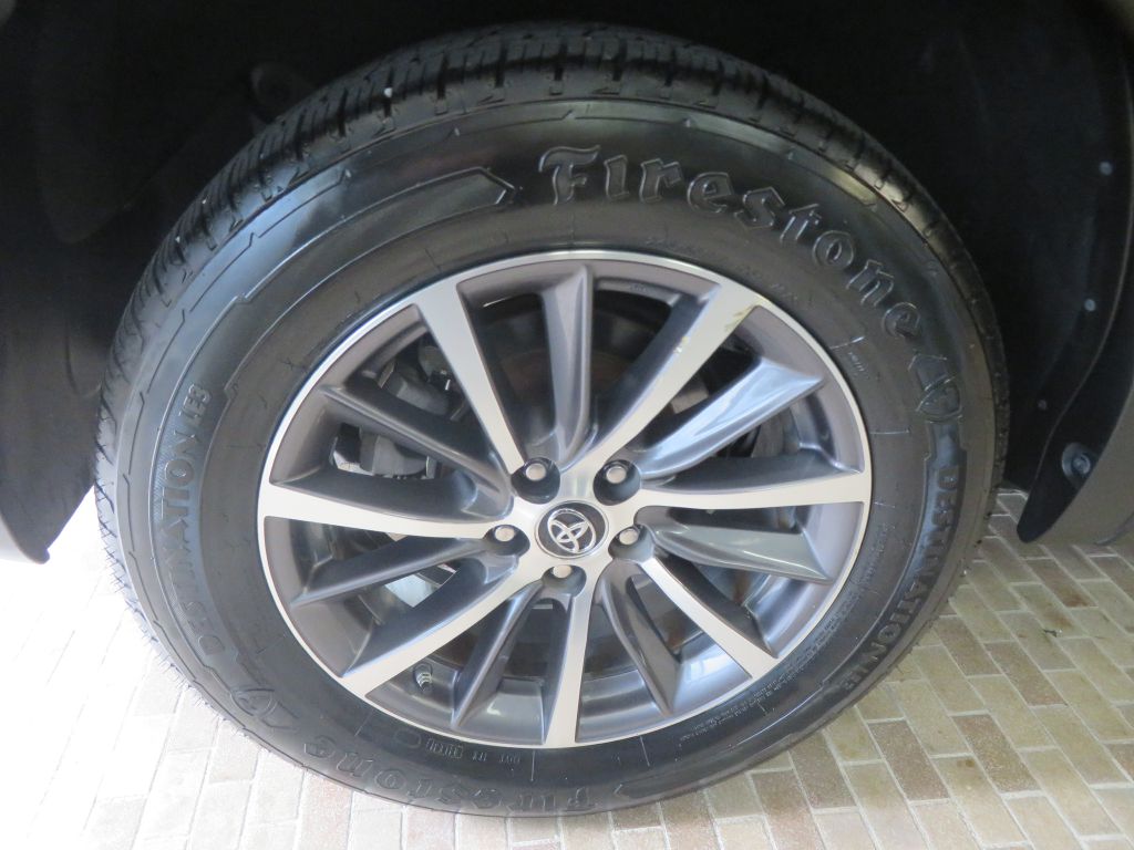 Photo 9 of this TOYOTA HIGHLANDER
