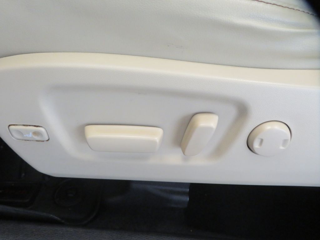 Photo 16 of this TOYOTA HIGHLANDER