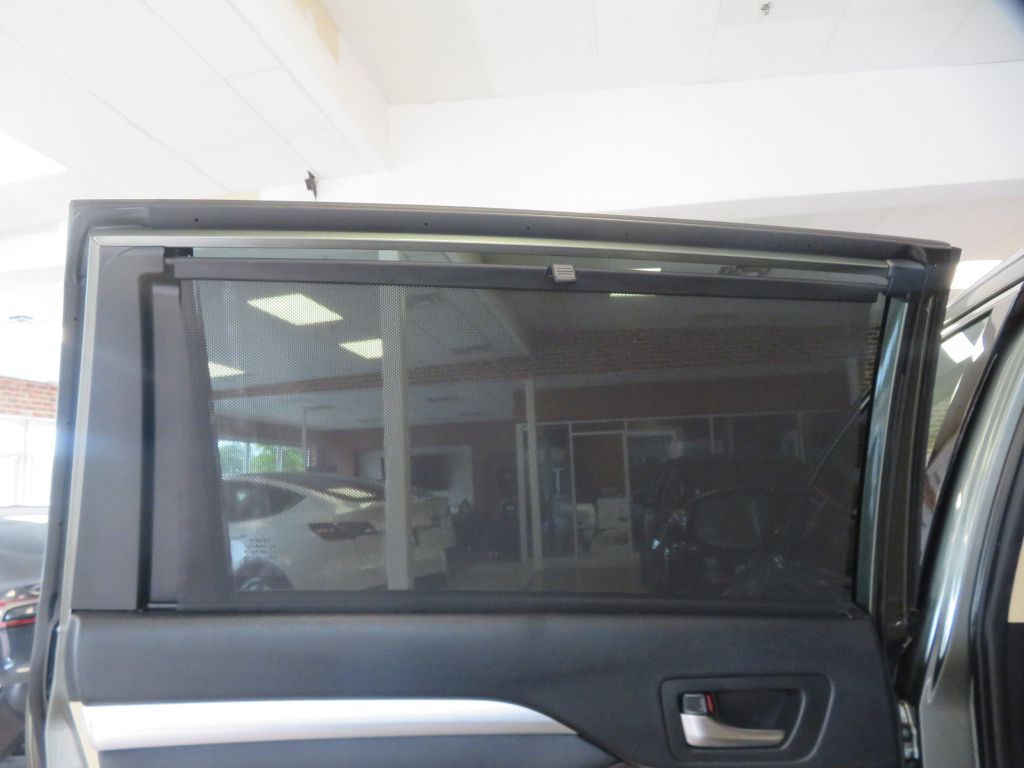 Photo 19 of this TOYOTA HIGHLANDER