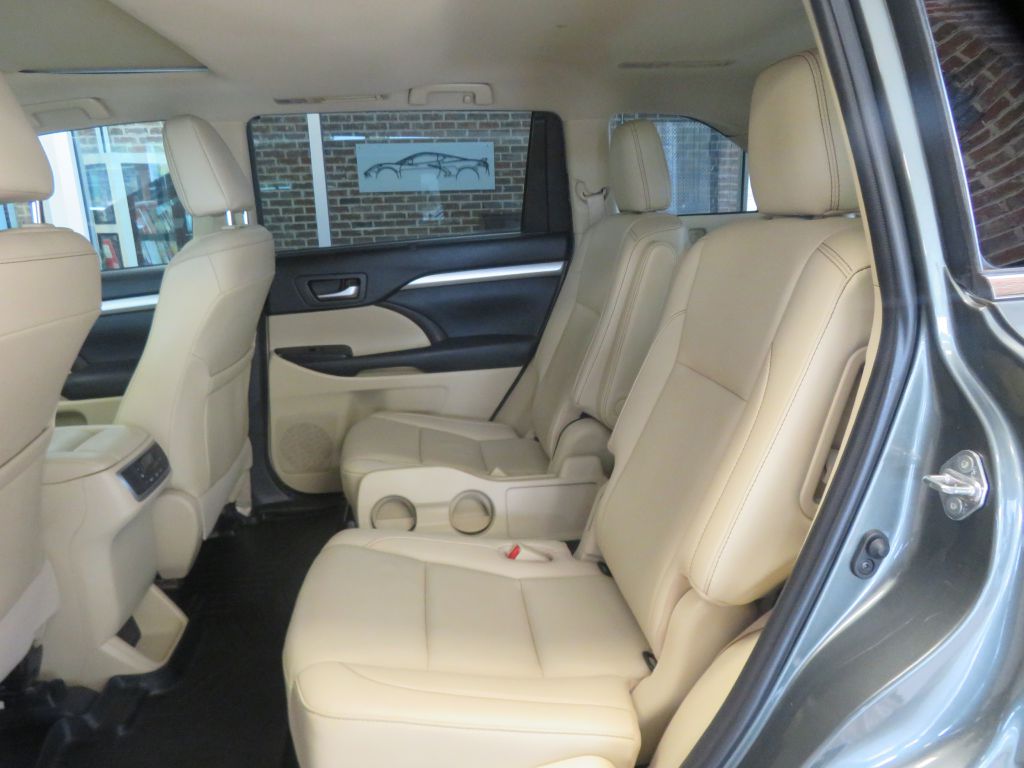 Photo 20 of this TOYOTA HIGHLANDER