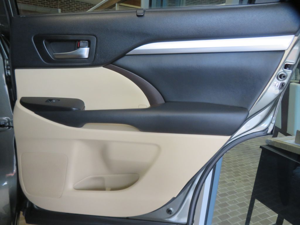 Photo 22 of this TOYOTA HIGHLANDER