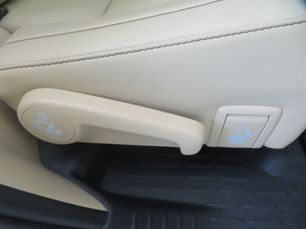 Photo 26 of this TOYOTA HIGHLANDER