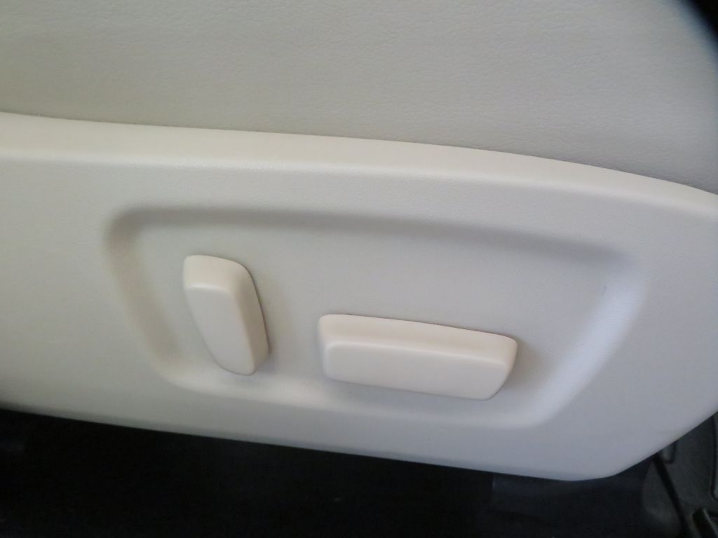 Photo 32 of this TOYOTA HIGHLANDER