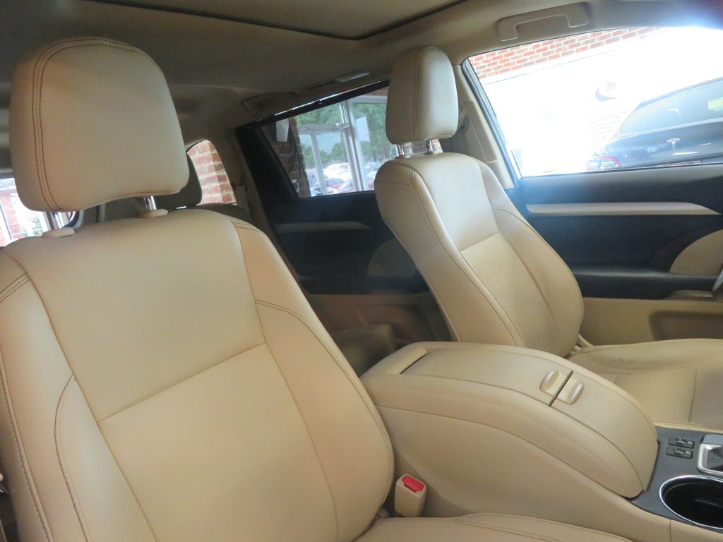 Photo 33 of this TOYOTA HIGHLANDER