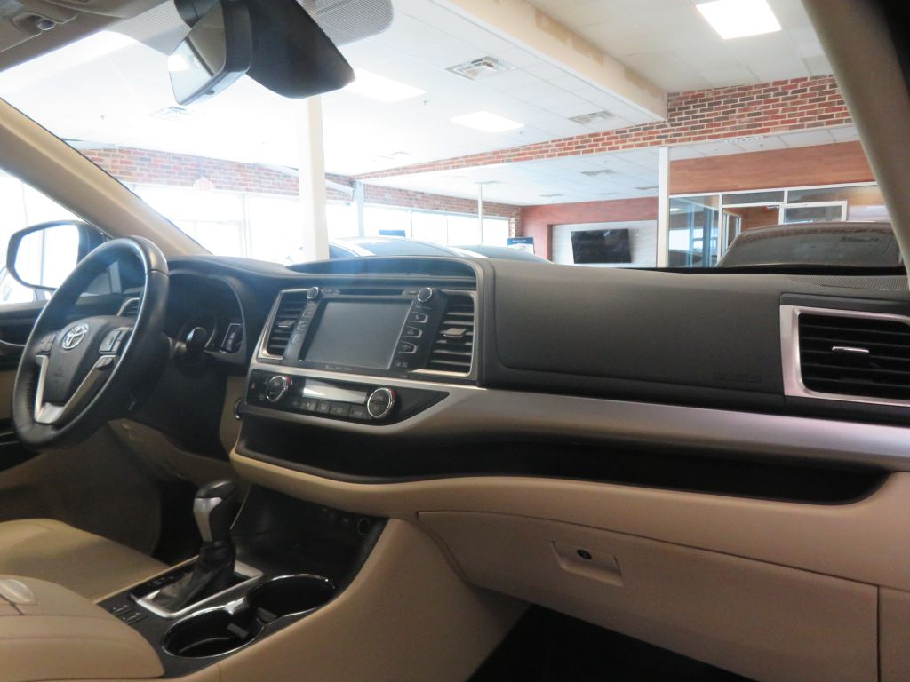 Photo 34 of this TOYOTA HIGHLANDER