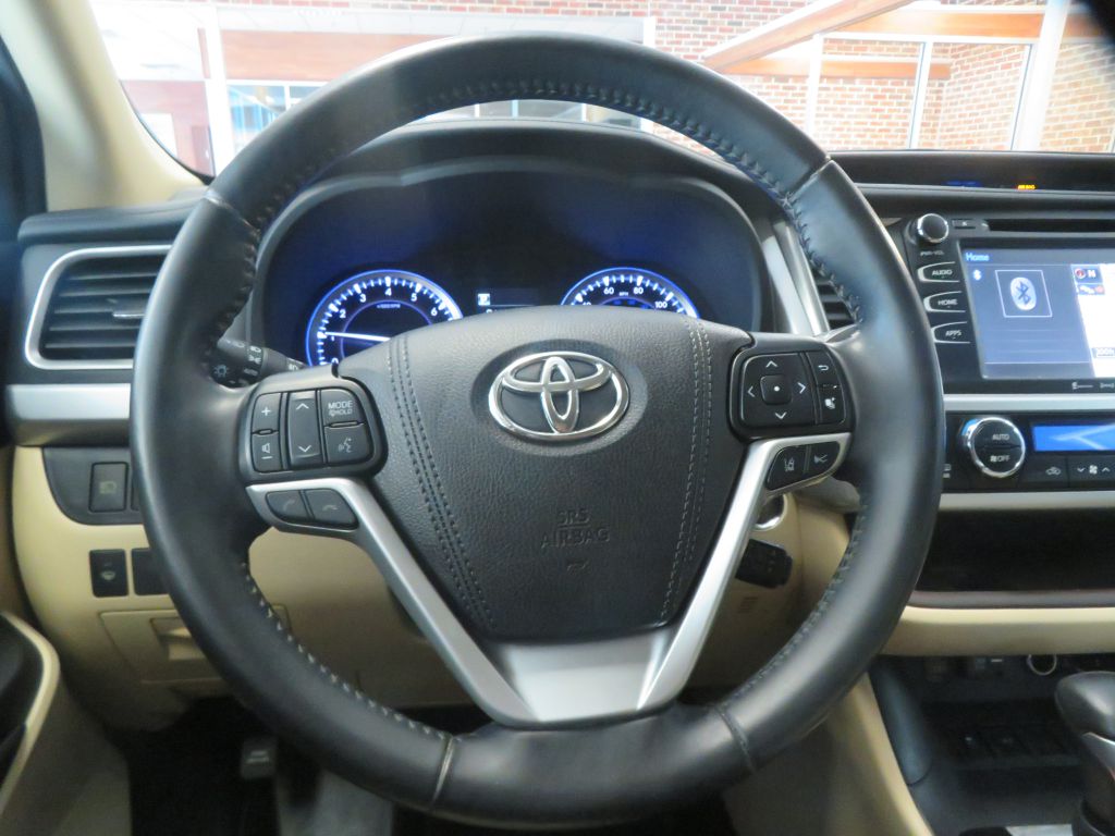 Photo 35 of this TOYOTA HIGHLANDER