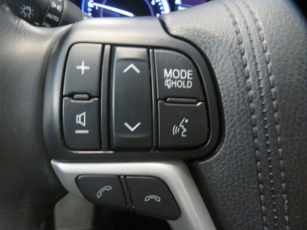 Photo 38 of this TOYOTA HIGHLANDER