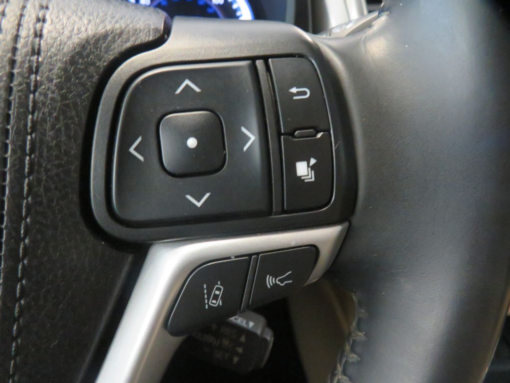 Photo 39 of this TOYOTA HIGHLANDER