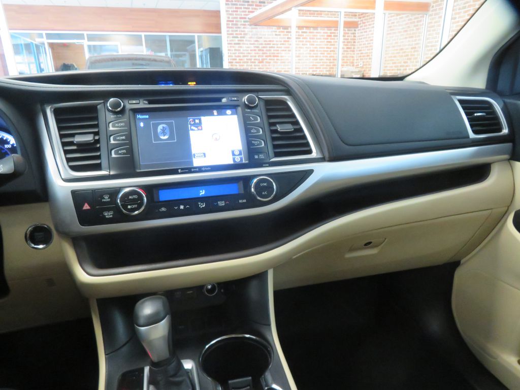 Photo 41 of this TOYOTA HIGHLANDER