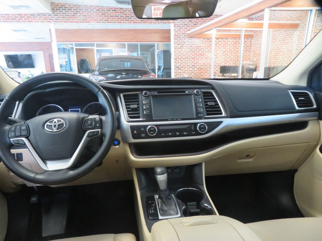 Photo 54 of this TOYOTA HIGHLANDER