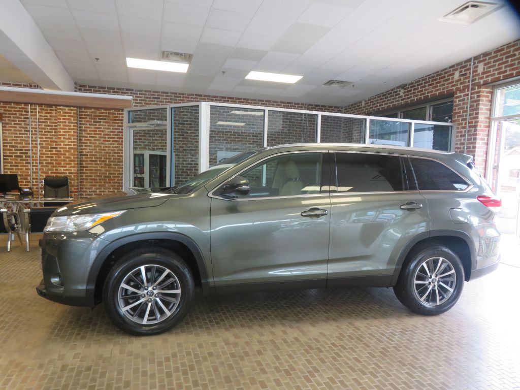 Photo 82 of this TOYOTA HIGHLANDER