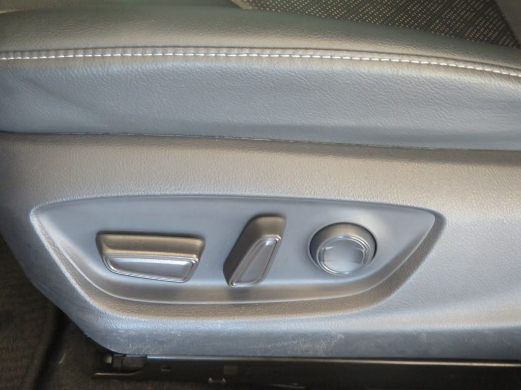 Photo 16 of this TOYOTA CAMRY