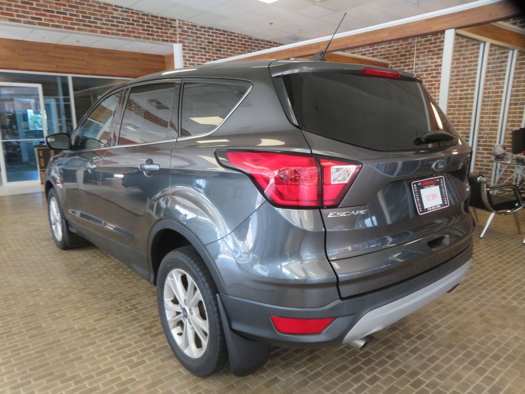 Photo 6 of this FORD ESCAPE
