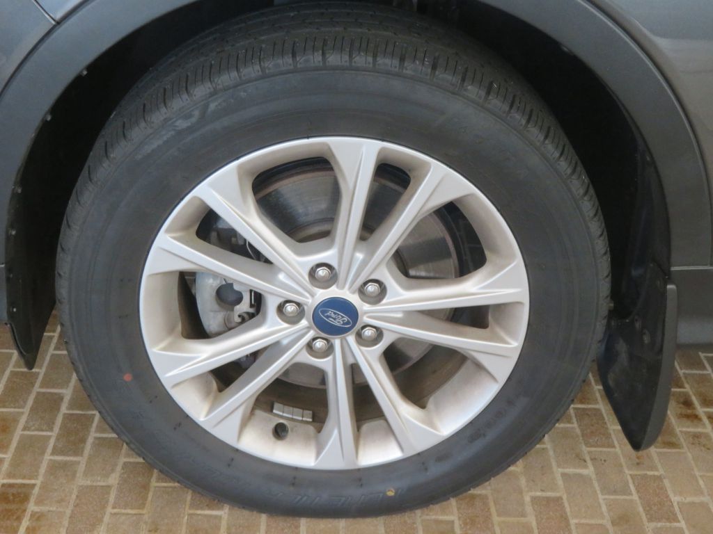 Photo 7 of this FORD ESCAPE