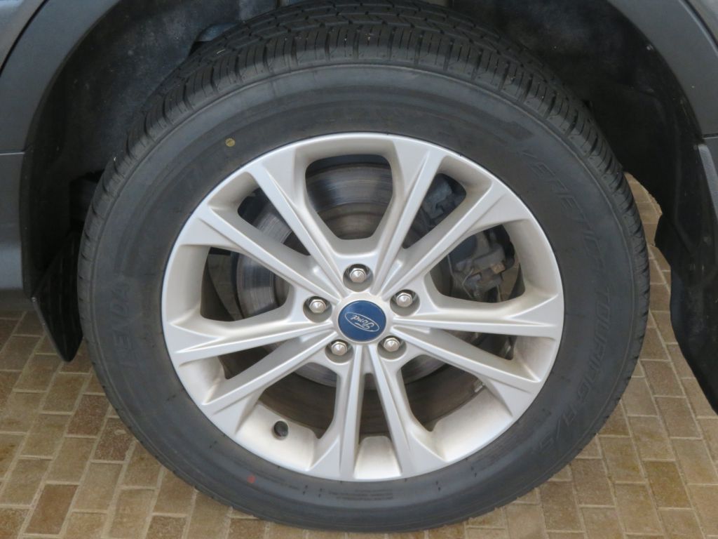Photo 8 of this FORD ESCAPE