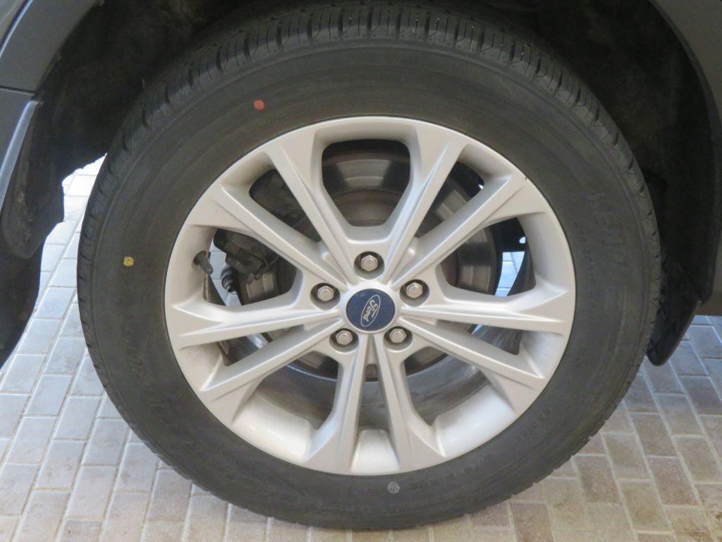 Photo 9 of this FORD ESCAPE