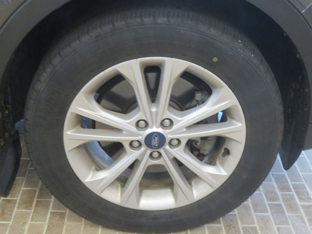 Photo 10 of this FORD ESCAPE