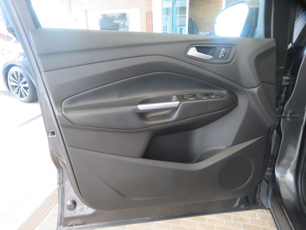 Photo 12 of this FORD ESCAPE
