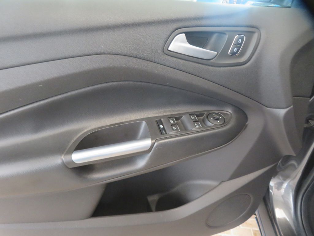 Photo 13 of this FORD ESCAPE
