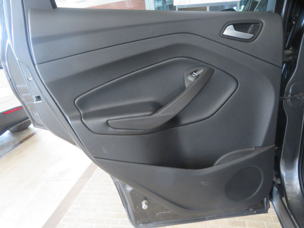 Photo 16 of this FORD ESCAPE
