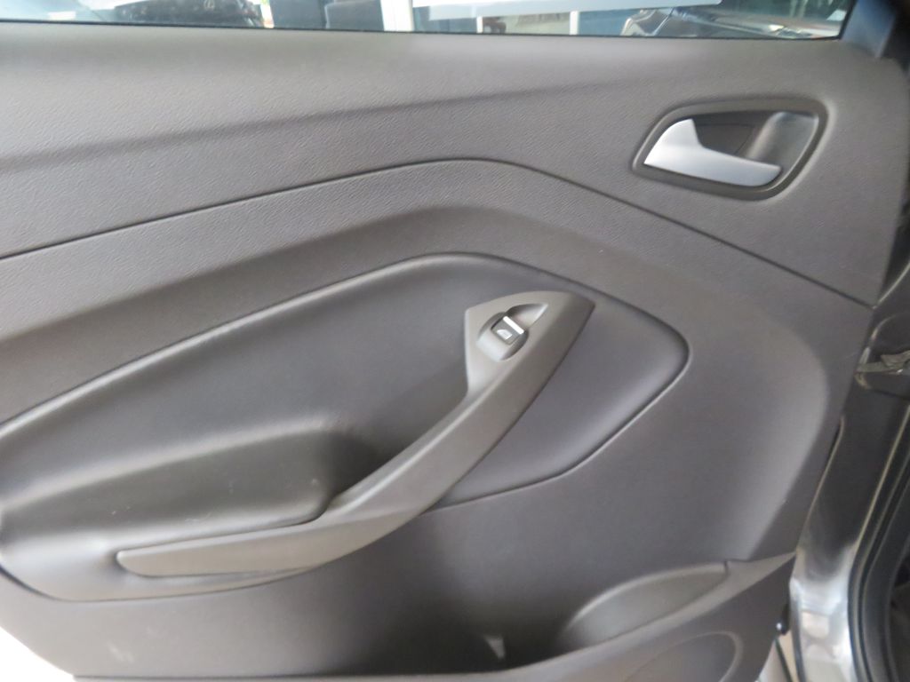 Photo 17 of this FORD ESCAPE