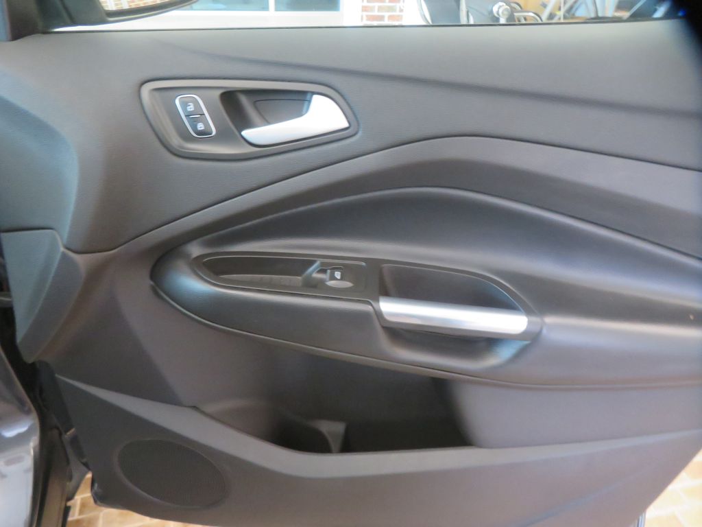 Photo 24 of this FORD ESCAPE