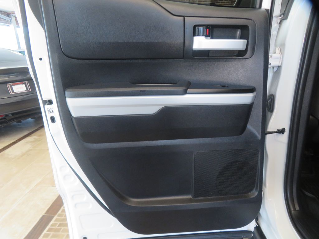 Photo 17 of this TOYOTA TUNDRA