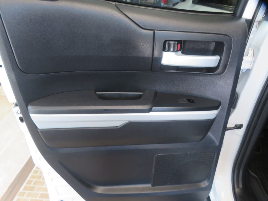 Photo 18 of this TOYOTA TUNDRA