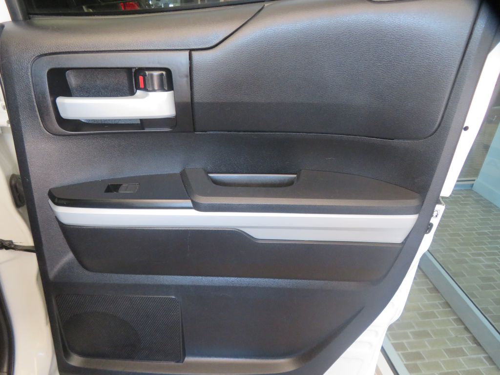 Photo 21 of this TOYOTA TUNDRA