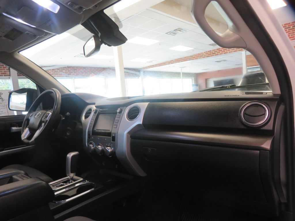Photo 28 of this TOYOTA TUNDRA