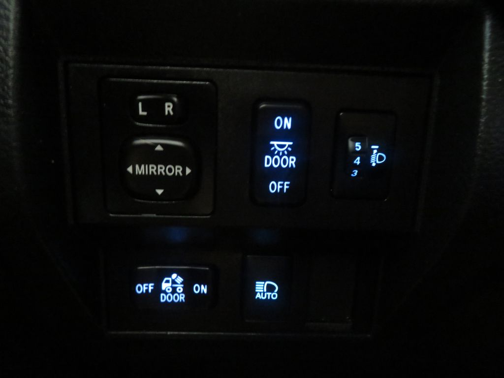 Photo 36 of this TOYOTA TUNDRA