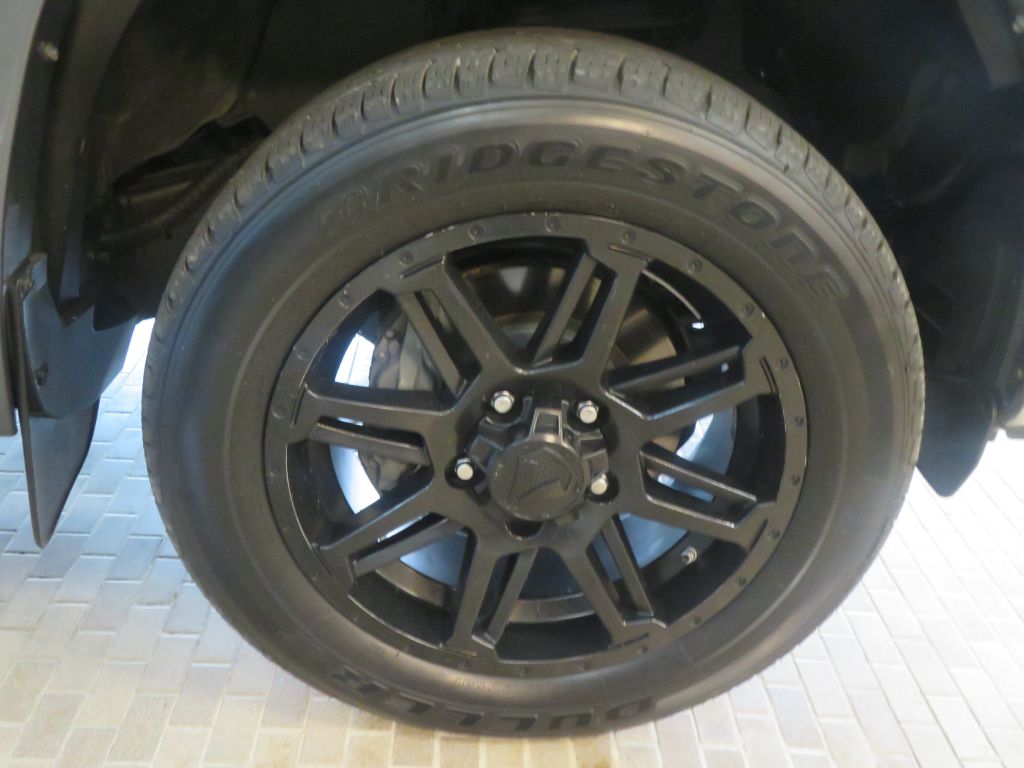 Photo 10 of this TOYOTA TUNDRA