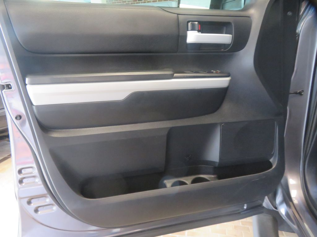 Photo 13 of this TOYOTA TUNDRA