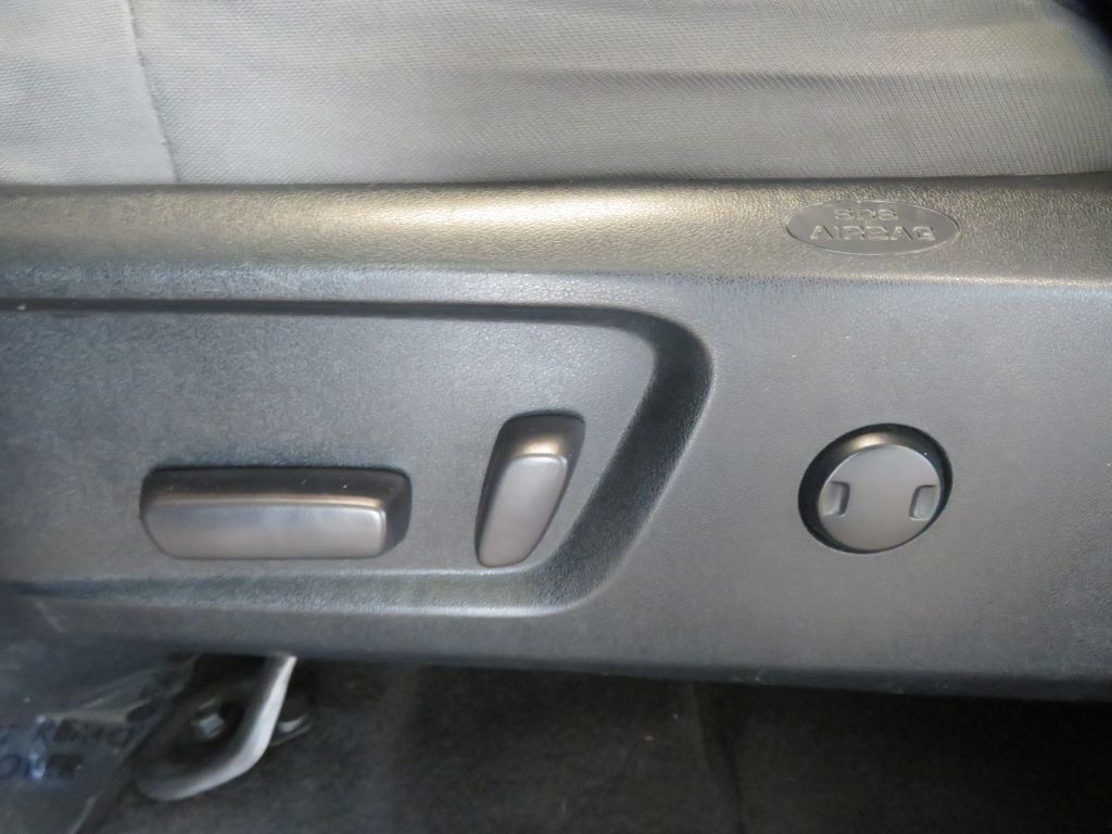 Photo 16 of this TOYOTA TUNDRA