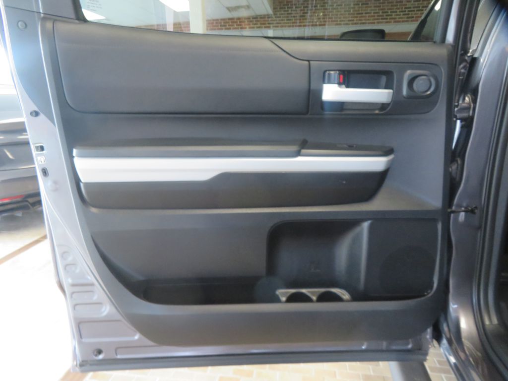 Photo 17 of this TOYOTA TUNDRA