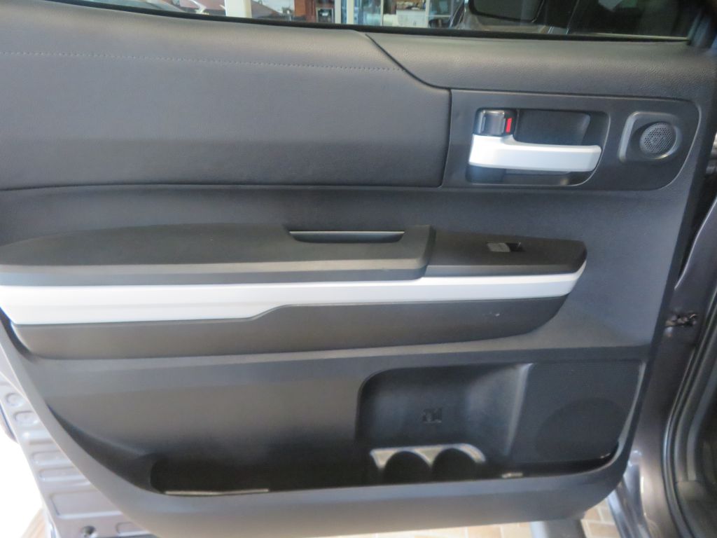 Photo 18 of this TOYOTA TUNDRA