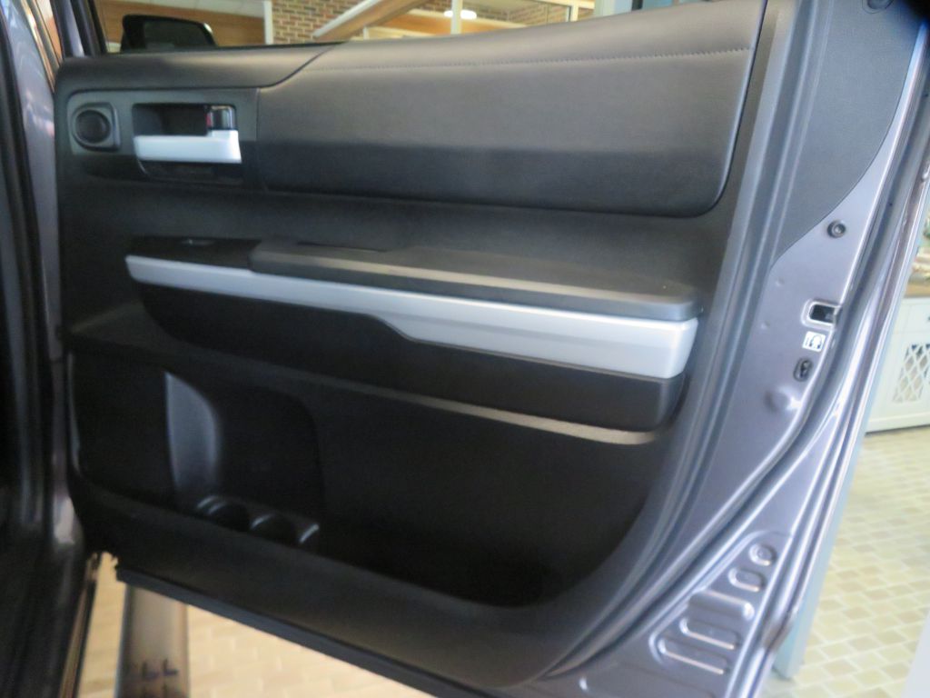 Photo 20 of this TOYOTA TUNDRA