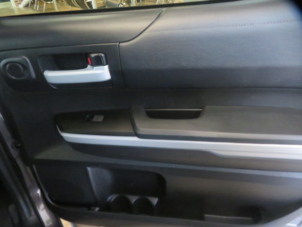 Photo 21 of this TOYOTA TUNDRA