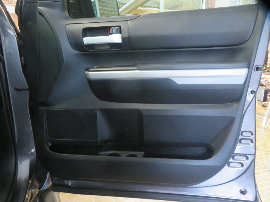 Photo 23 of this TOYOTA TUNDRA